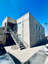 Building Photo - 3817 S Queen Palm Dr