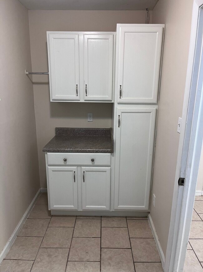 Building Photo - 17 Delta Cir