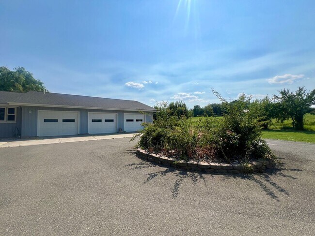 Foto del edificio - Fully Remodeled 4 Bed 3 Bath Home in the C...