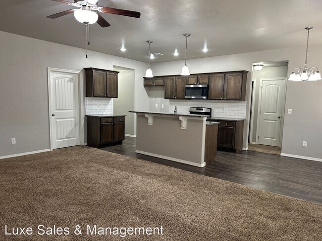 Foto del edificio - 4 br, 2 bath House - 4528 Oasis Ct