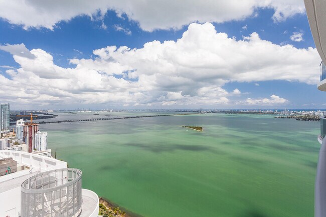 Foto del edificio - 488 NE 18th St