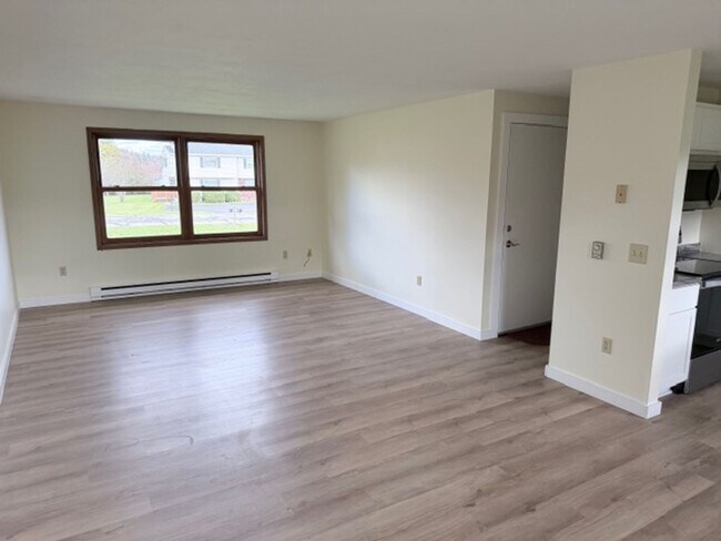 Foto del edificio - 3 Bedroom, Cortland