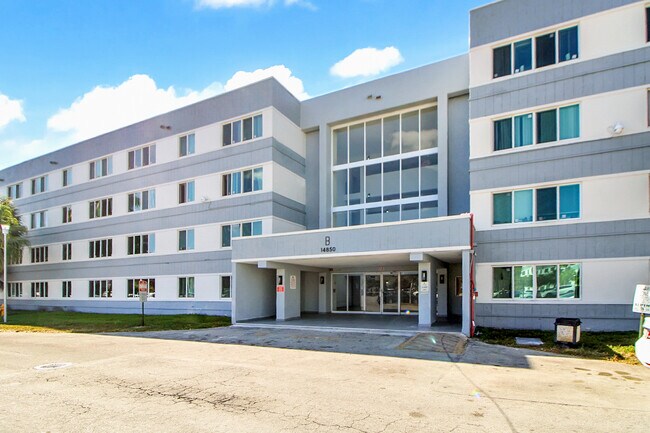 Building Photo - 14850 Naranja Lakes Blvd