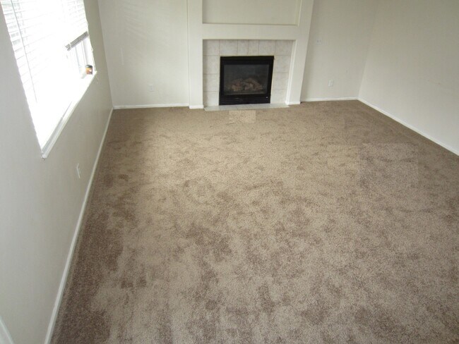 Building Photo - Make this lovely house your new home on Ta...