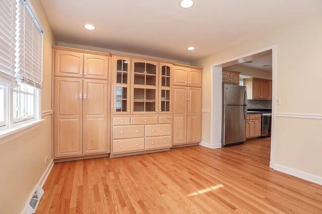 Building Photo - 226 S Prospect Ave