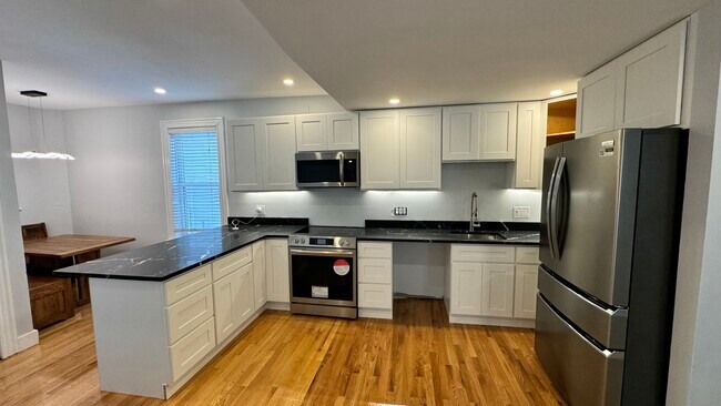 Foto del edificio - 23 Farrington Ave