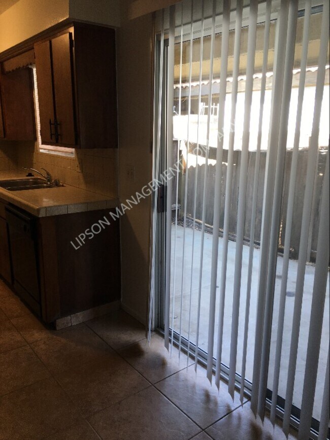 Foto del edificio - 3533 W Colonial Ave