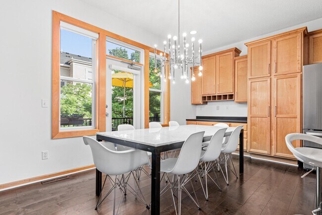 Dining room - 57 4th Ave N
