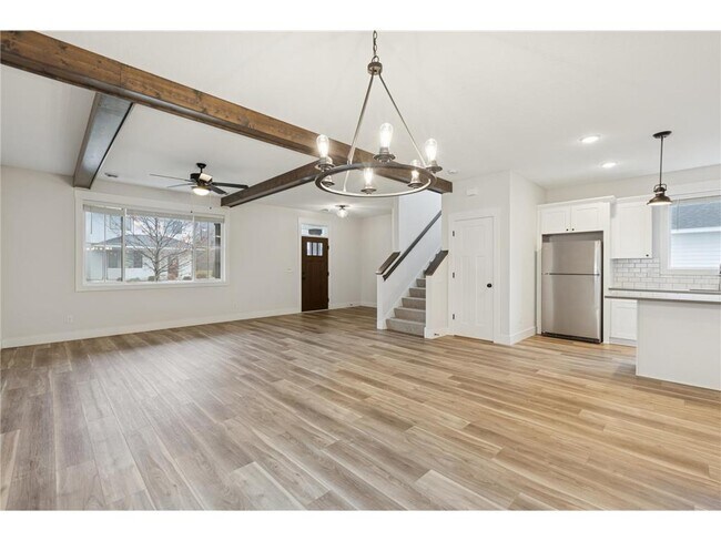 Foto del edificio - 8689 Deerwood Ln N