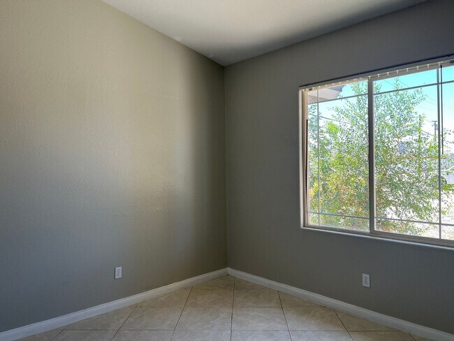 Foto del edificio - 4 bedrooms 2 bathroom home in Apple Valley!