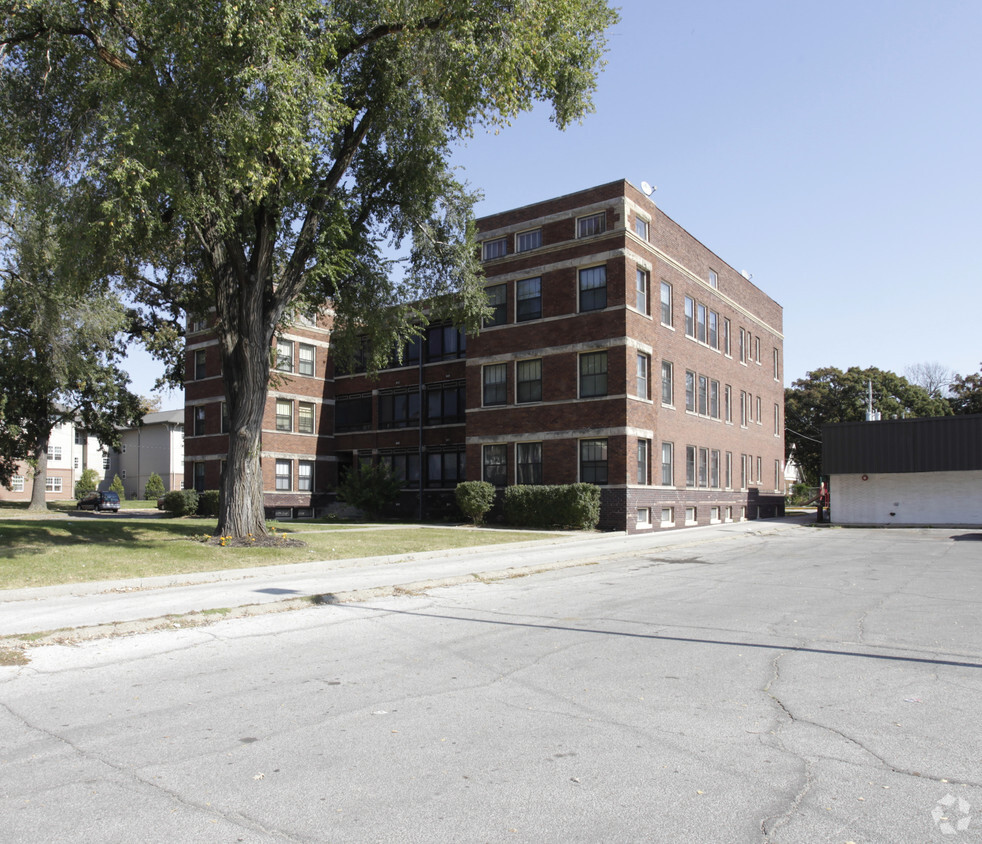 Primary Photo - Maine Apartments