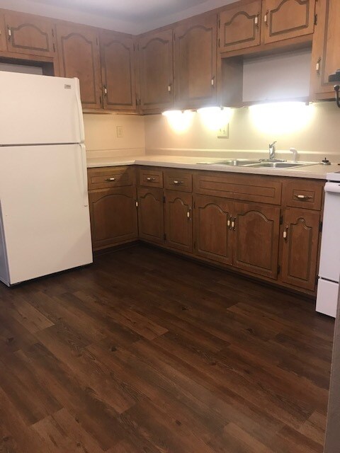 Foto del edificio - 2071 Hilltop Dr