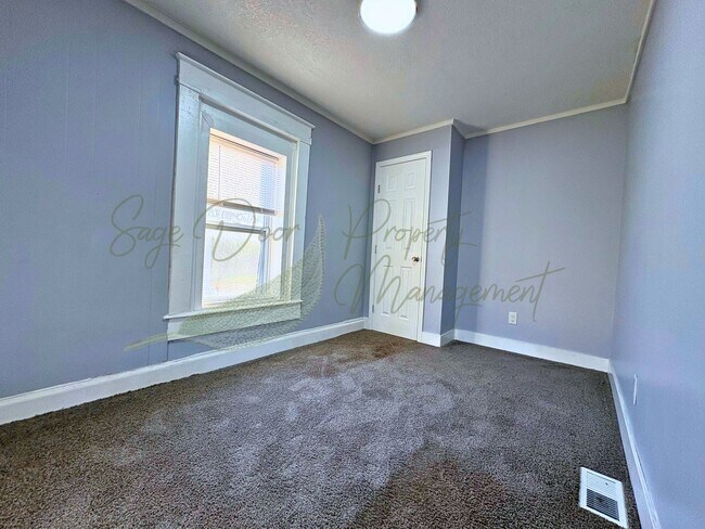 Foto del edificio - HUGE MASTER BEDROOM