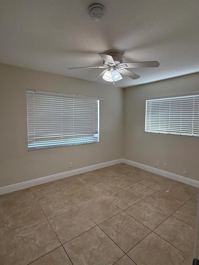Foto del edificio - 7302 NW 57th Ct