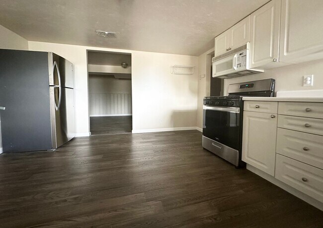 Foto del edificio - 2196 Broadmoor St S