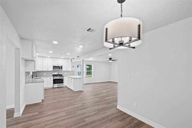 Building Photo - 524 Dunnam Ave