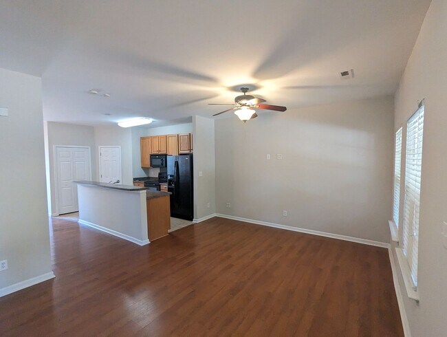 Building Photo - CORNELIUS  2 BEDROOM TOWNHOME