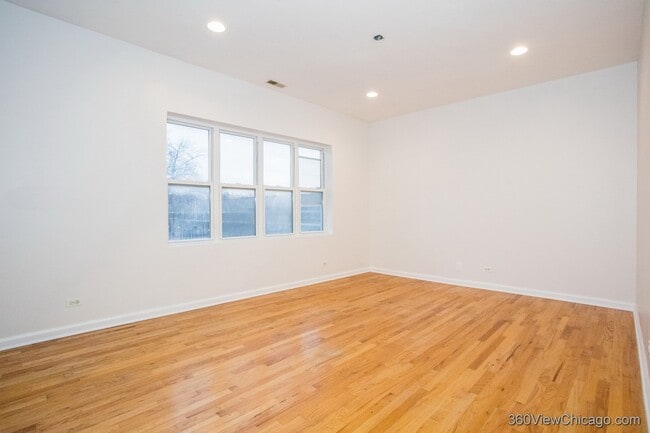 Living Room - 3906 W Belmont Ave