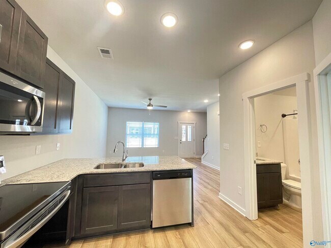 Foto del edificio - 422 Falls Pointe