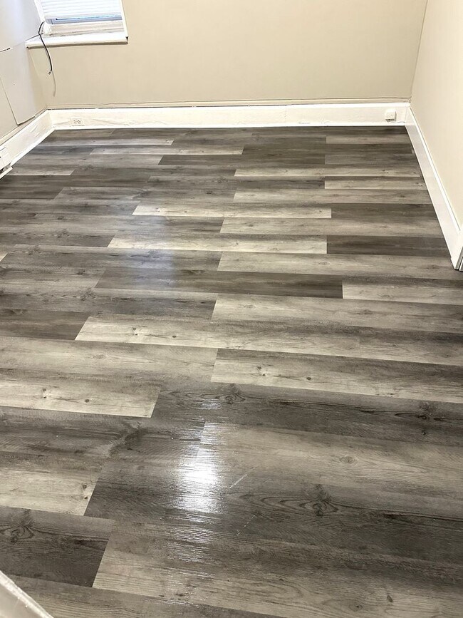 Building Photo - 425 Highland Ave