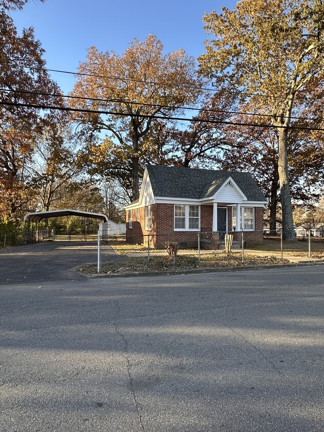 Primary Photo - 290 E Main St