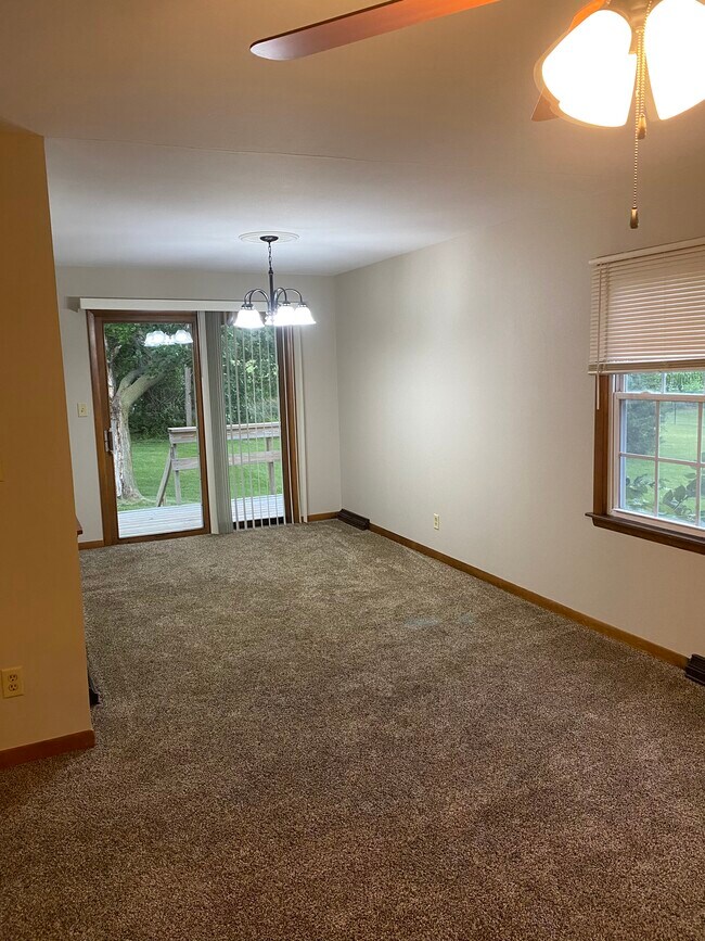 Dining room - 404 Woodrow St
