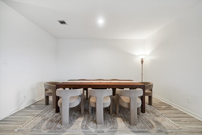 Building Photo - 919 Starcross Bnd Dr