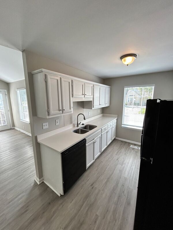 Foto del edificio - 5012 Greer Station Dr