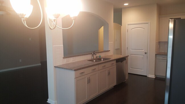 Building Photo - Beautiful Large 5 Bedroom Home in Conway