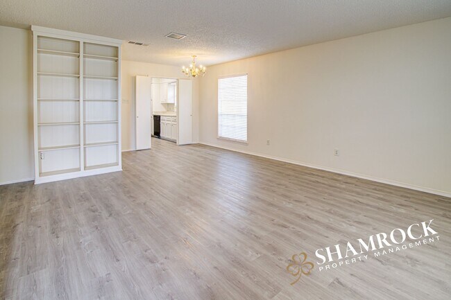 Foto del edificio - Duplex in Midway ISD!