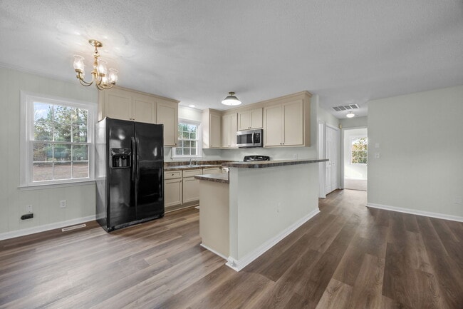 Foto del edificio - 904 Jennifer Ln