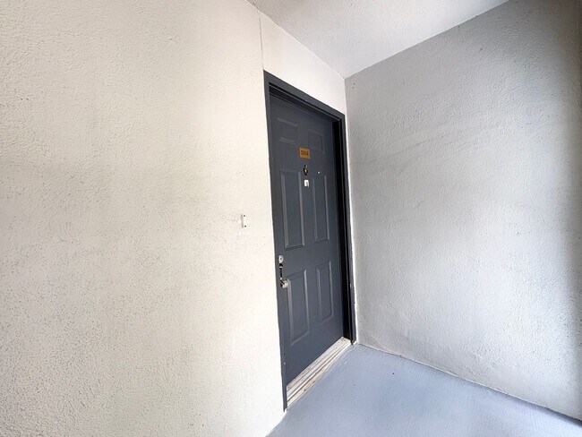 Foto del edificio - 2B/2.5 Condo in Longwood - Wood floors, great views, large balcony