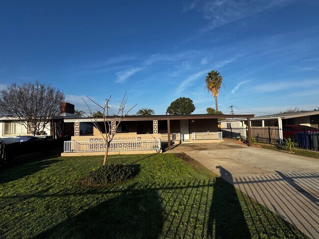 Building Photo - COZY HOME! APPLY NOW!