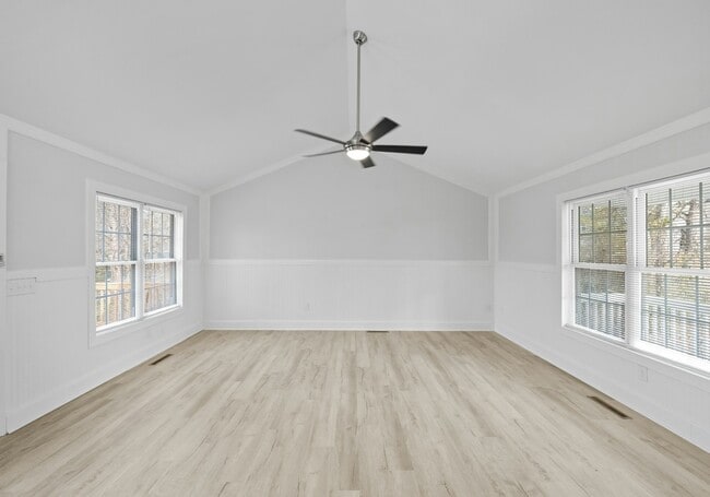 Foto del edificio - 114 Wayne Ave