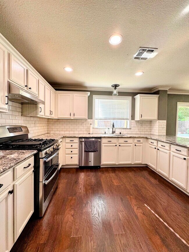Building Photo - 4 bd 3 bth in Quiet Natomas Neighborhood