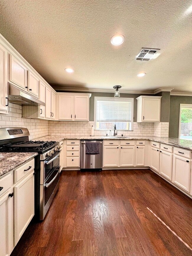 Foto del edificio - 4 bd 3 bth in Quiet Natomas Neighborhood