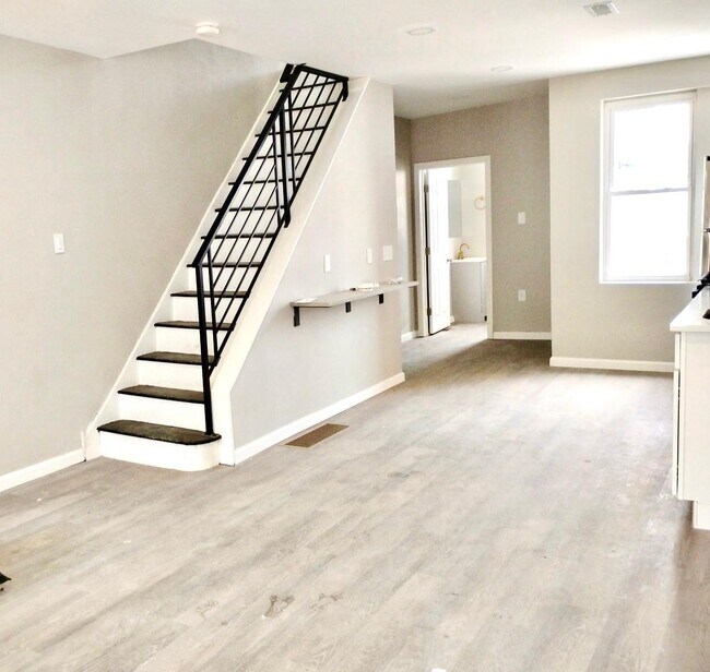 Building Photo - 1420 S 28th St