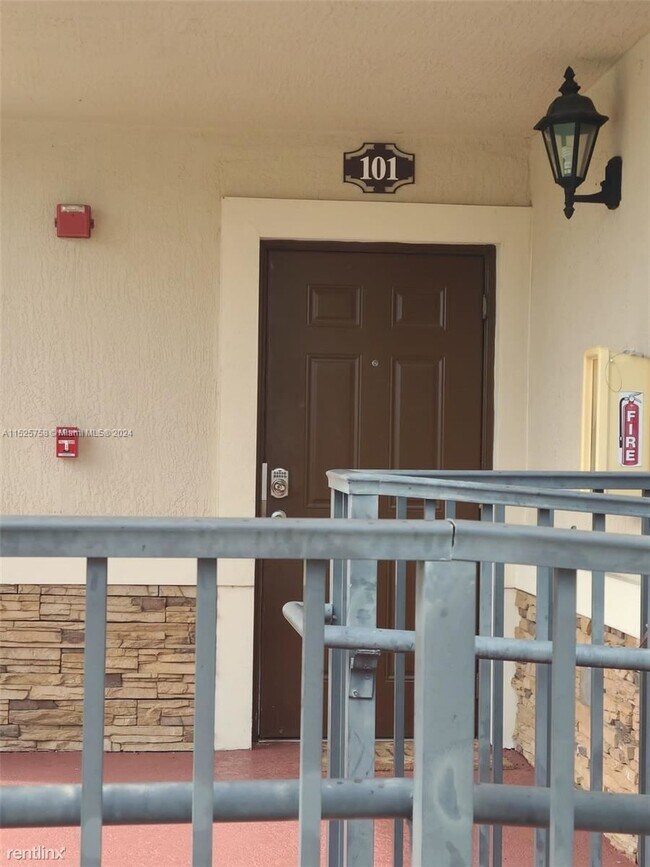 Building Photo - 3 br, 2 bath House - 22551 SW 88th Pl # 101-1