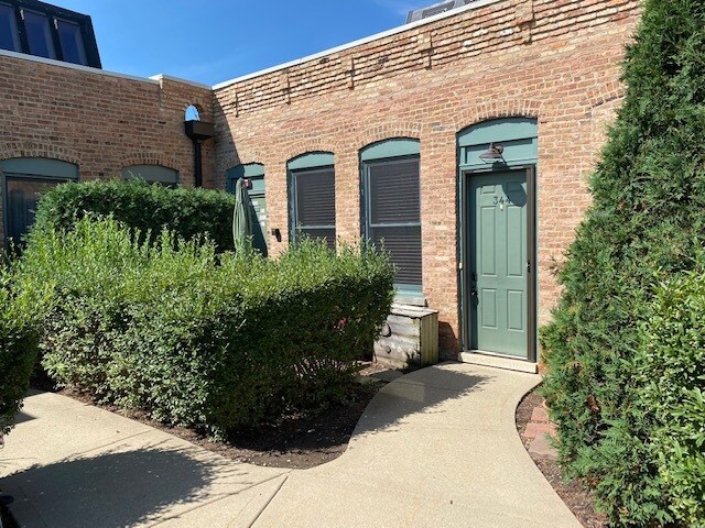Building Photo - 344 Hutchins Ct