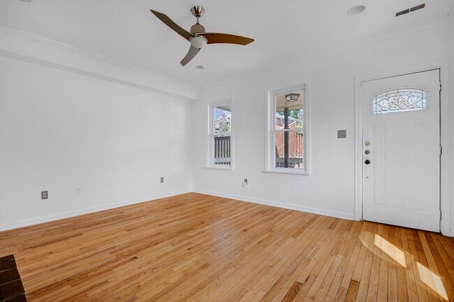 Foto del edificio - 2852 Belair Pl NE