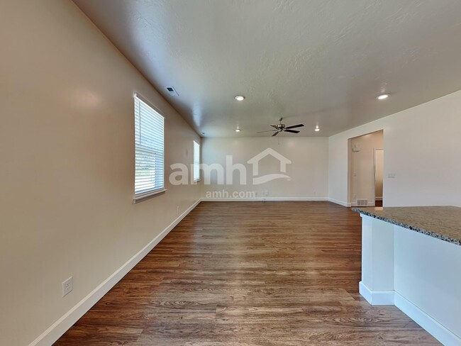 Building Photo - 825 S 825 W