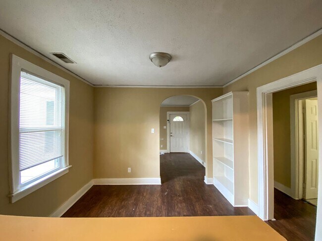 Foto del edificio - 3 bed, 2 bath near Highland and Spottswood
