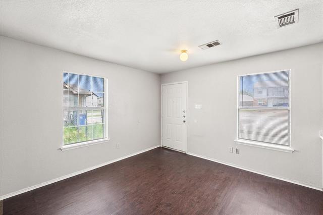 Foto del edificio - 404 Kings Way Dr