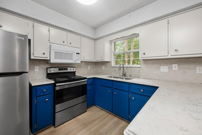Foto del edificio - 6740 Scotts Pl