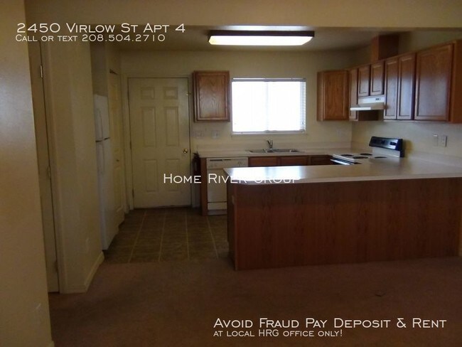 Building Photo - 3 bedroom 2 car garage great location