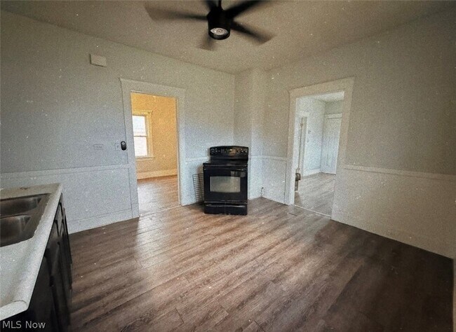 Foto del edificio - 12106 Forest Ave