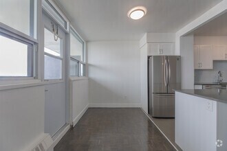 2BR, 1BA - 837SF - Dining Room - 1970 Fowler Dr