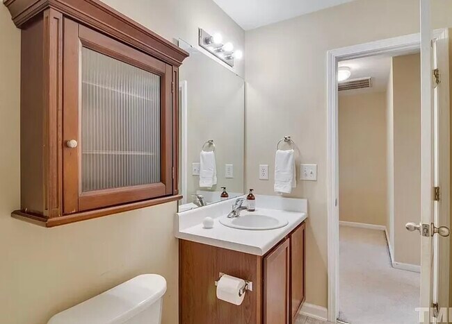 Main level half bath - 3523 Londonville Ln