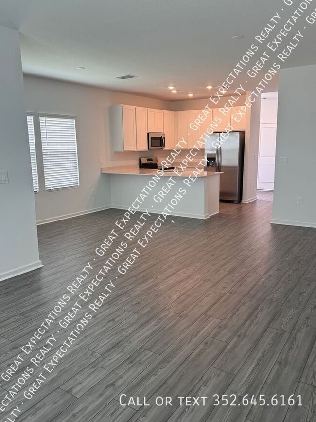 Building Photo - 4923 SW 81st Loop