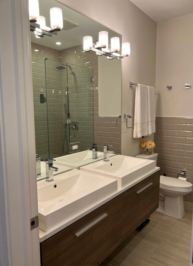 Building Photo - 2548 W Irving Park Rd